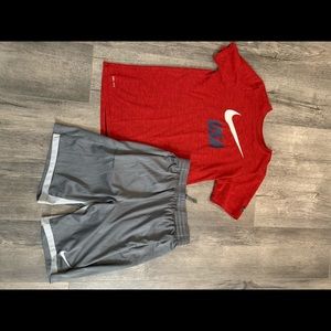 Hardly worn, no smoking or pets